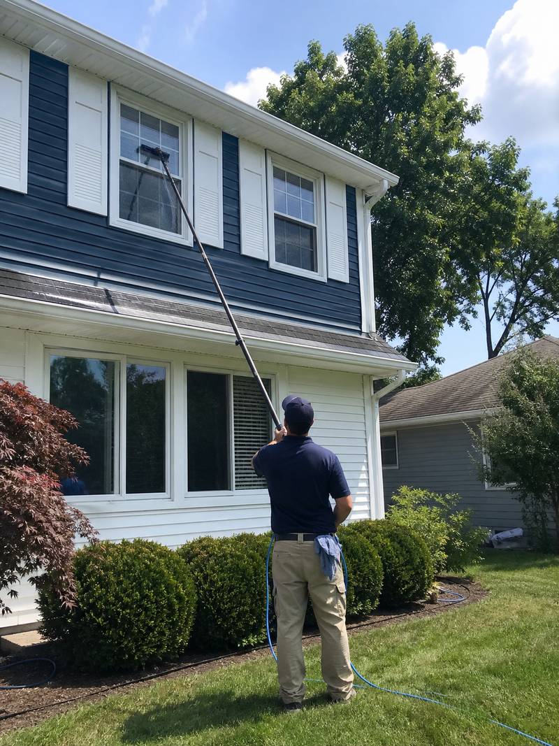 Exterior window cleaning with a water-fed pole at a residential property